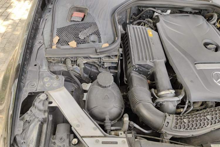 Used Mercedes-Benz E-Class 2019 E 200 L Engine Bay Right