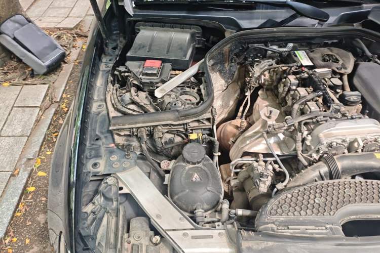 Used Mercedes-Benz E-Class 2019 Restyled E 300 L Luxury Edition Engine Bay Right