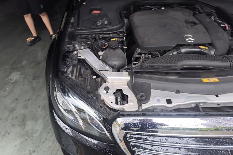 Used Mercedes-Benz E-Class 2019 E 260 L 4MATIC Engine Bay Right