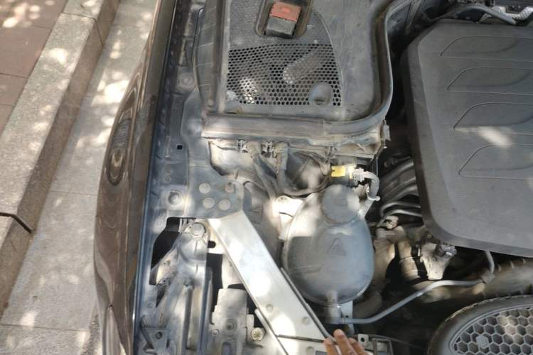 Used Mercedes-Benz E-Class 2019 E 260 L Engine Bay Right