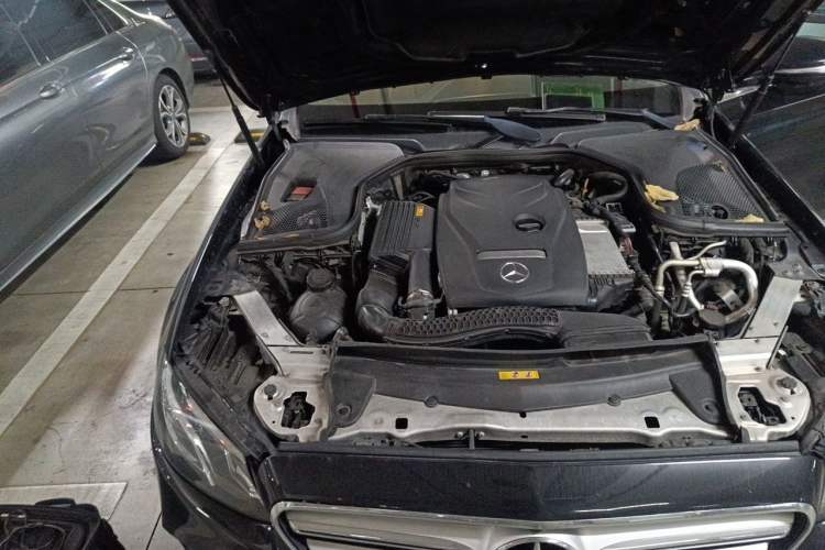 Used Mercedes-Benz E-Class 2019 E 300 L Sport Luxury Edition Engine Bay Right