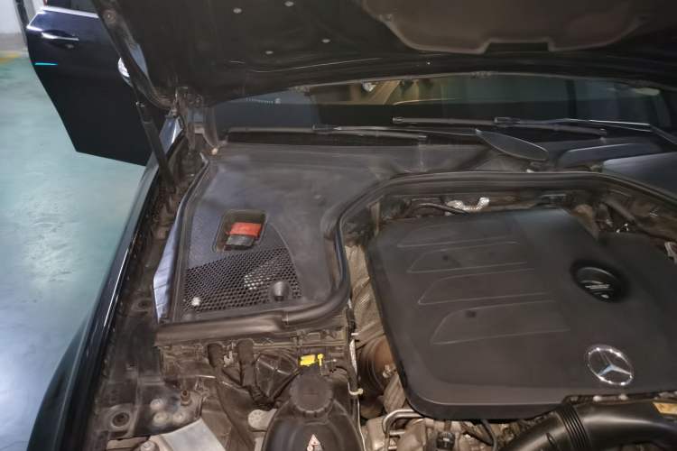 Used Mercedes-Benz E-Class 2019 Restyled E 300 L Luxury Edition Engine Bay Right