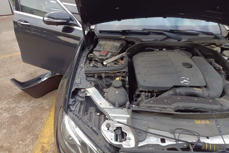 Used Mercedes-Benz E-Class 2019 Restyled E 300 L Sporty and Stylish Edition Engine Bay Right