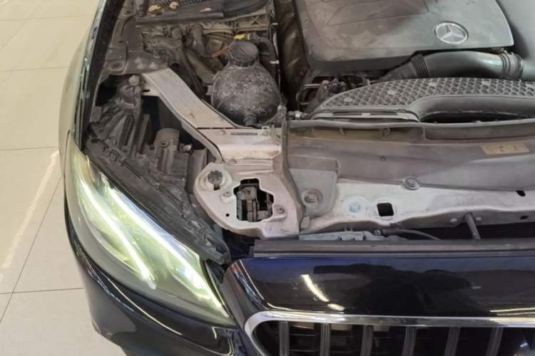 Used Mercedes-Benz E-Class 2019 Restyled E 300 L Sporty and Stylish Edition Engine Bay Right