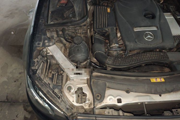 Used Mercedes-Benz E-Class 2019 E 200 L Engine Bay Right