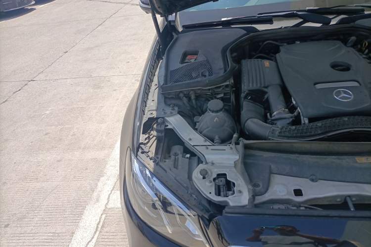Used Mercedes-Benz E-Class 2019 E 300 L Sport Luxury Edition Engine Bay Right
