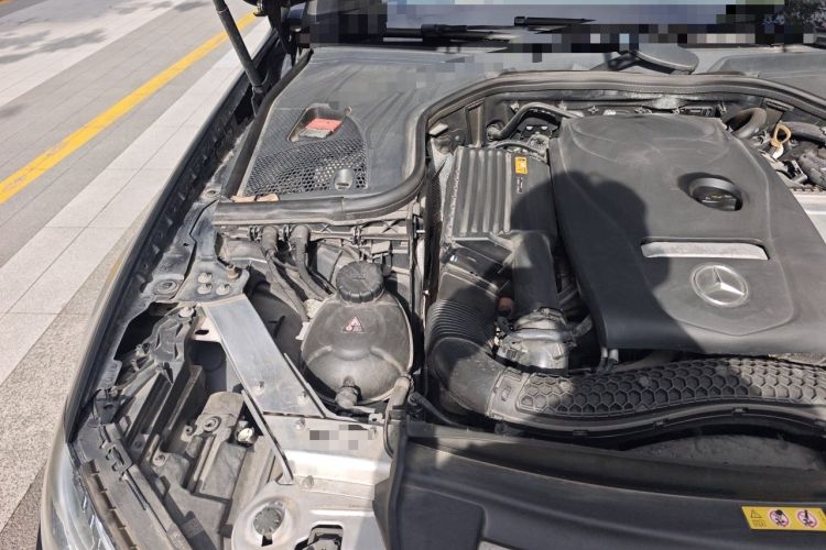 Used Mercedes-Benz E-Class 2019 E 200 L Engine Bay Right