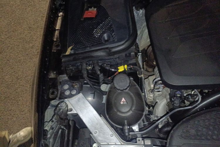 Used Mercedes-Benz E-Class 2019 E 260 L Engine Bay Right