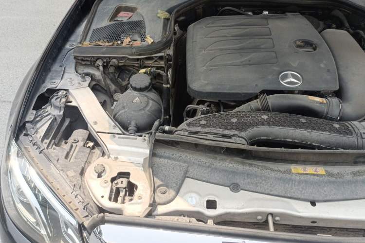 Used Mercedes-Benz E-Class 2019 Restyled E 300 L Luxury Edition Engine Bay Right