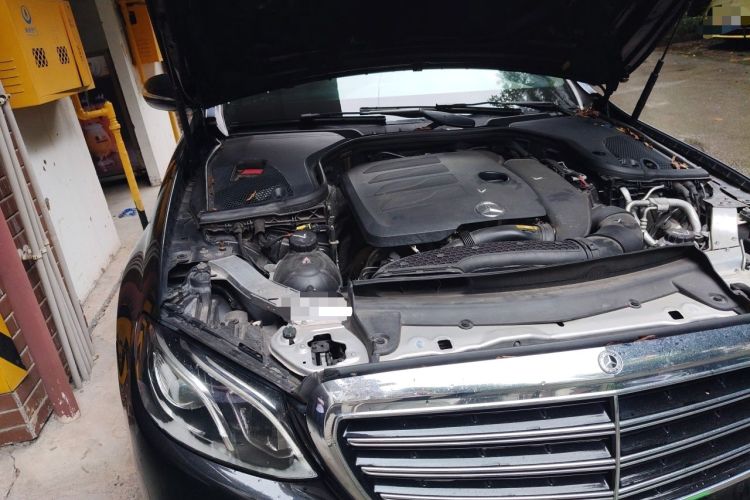 Used Mercedes-Benz E-Class 2019 E 260 L Engine Bay Right