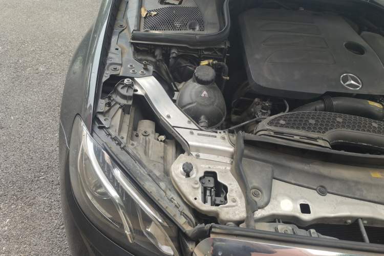 Used Mercedes-Benz E-Class 2019 E 260 L Engine Bay Right