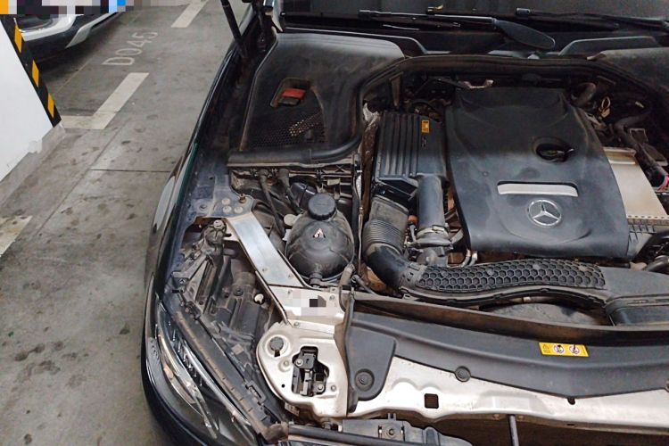 Used Mercedes-Benz E-Class 2019 E 200 L Engine Bay Right