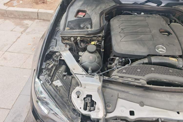 Used Mercedes-Benz E-Class 2019 E 260 L Engine Bay Right