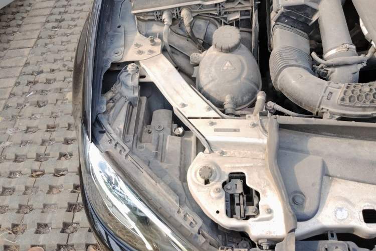 Used Mercedes-Benz E-Class 2019 E 200 L Engine Bay Right