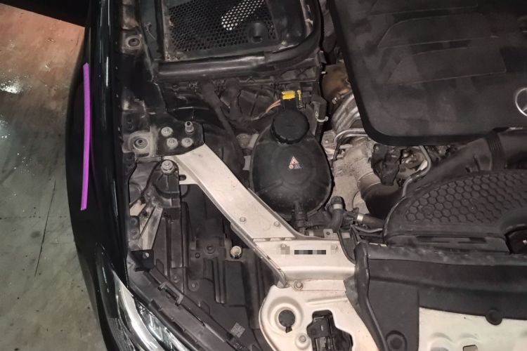 Used Mercedes-Benz E-Class 2019 Restyled E 300 L Sporty and Stylish Edition Engine Bay Right