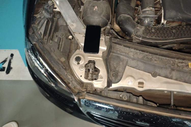 Used Mercedes-Benz E-Class 2019 E 300 L Luxury Model Engine Bay Right