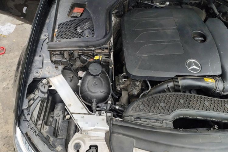 Used Mercedes-Benz E-Class 2019 Restyled E 300 L Luxury Edition Engine Bay Right