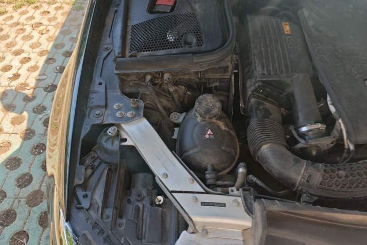 Used Mercedes-Benz E-Class 2019 E 300 L Sporty and Stylish Model Engine Bay Right
