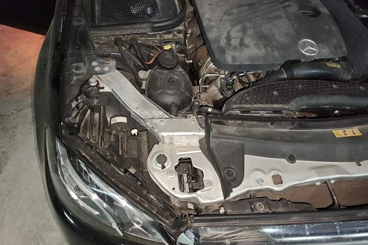 Used Mercedes-Benz E-Class 2019 Facelifted E 300 L Stylish Version Engine Bay Right