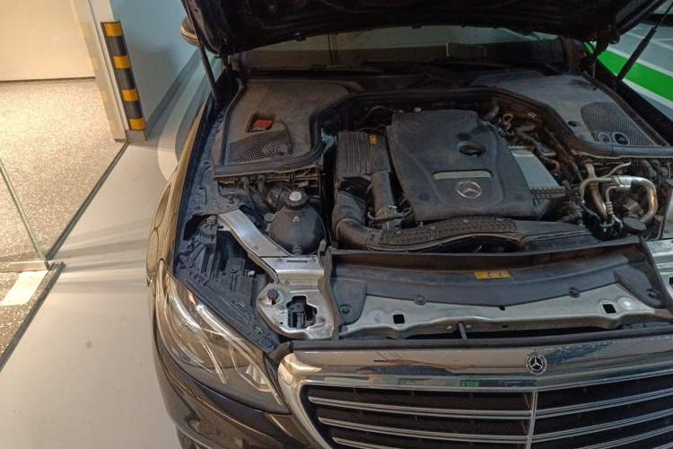 Used Mercedes-Benz E-Class 2019 E 200 L Engine Bay Right