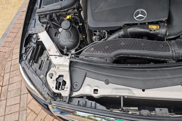 Used Mercedes-Benz E-Class 2019 E 260 L Engine Bay Right