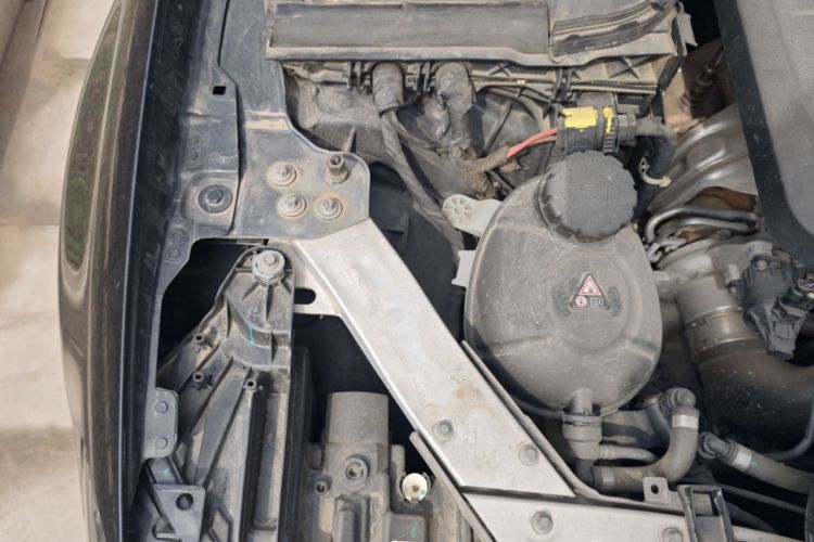 Used Mercedes-Benz E-Class 2019 Restyled E 300 L Luxury Edition Engine Bay Right