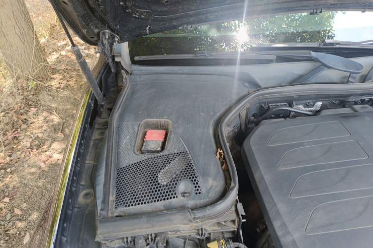 Used Mercedes-Benz E-Class 2019 E 260 L Engine Bay Right