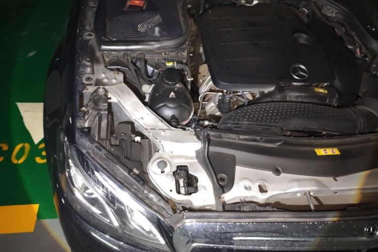 Used Mercedes-Benz E-Class 2019 Restyled E 300 L Luxury Edition Engine Bay Right