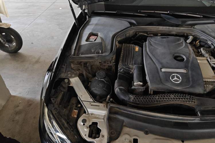 Used Mercedes-Benz E-Class 2019 E 300 L Sporty and Stylish Model Engine Bay Right