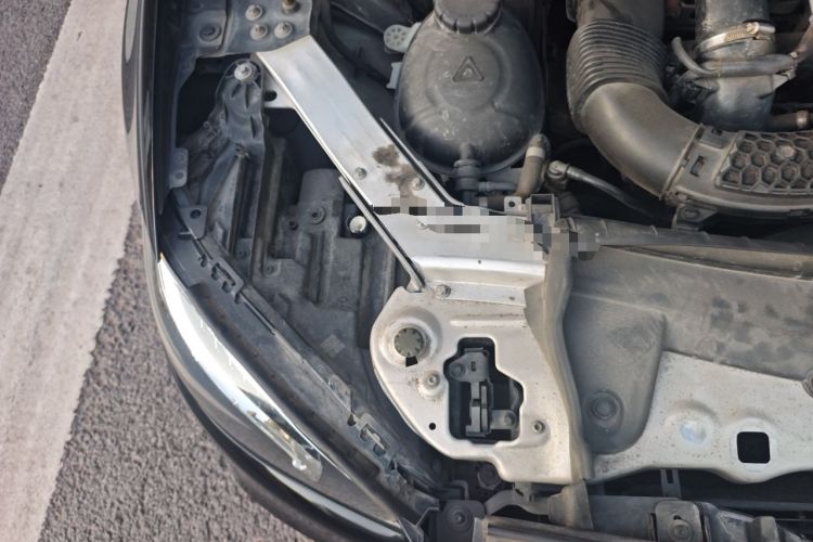 Used Mercedes-Benz E-Class 2019 E 200 L Sport Edition Engine Bay Right