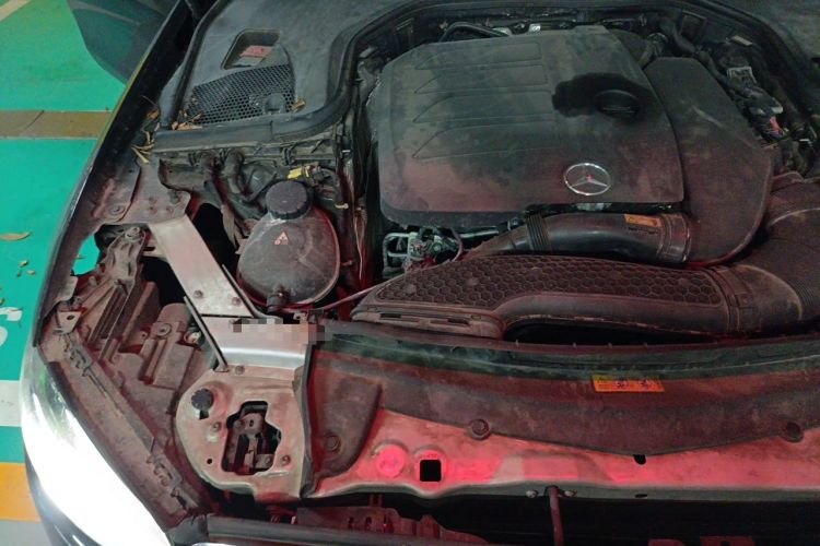 Used Mercedes-Benz E-Class 2019 E 260 L Engine Bay Right