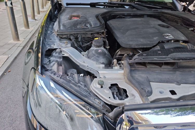Used Mercedes-Benz E-Class 2019 Restyled E 300 L Luxury Edition Engine Bay Right