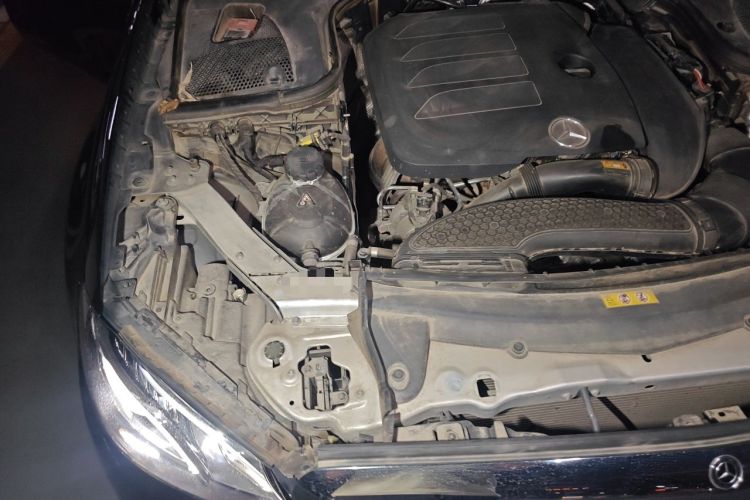 Used Mercedes-Benz E-Class 2019 Restyled E 300 L Luxury Edition Engine Bay Right