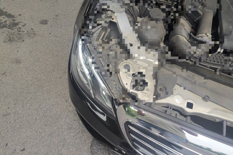 Used Mercedes-Benz E-Class 2019 E 200 L Engine Bay Right