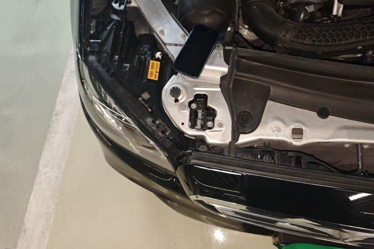 Used Mercedes-Benz E-Class 2019 E 300 L Sport Luxury Edition Engine Bay Right
