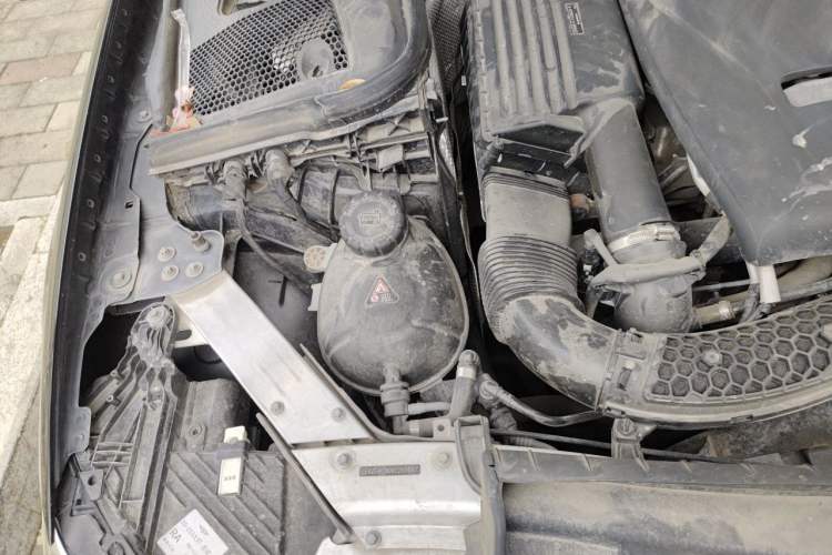 Used Mercedes-Benz E-Class 2019 E 200 L Engine Bay Right