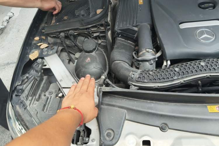 Used Mercedes-Benz E-Class 2019 E 300 L Sport Luxury Edition Engine Bay Right