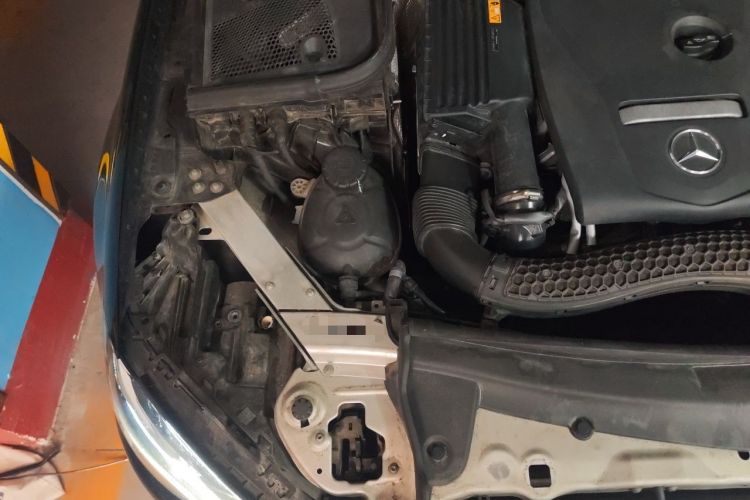 Used Mercedes-Benz E-Class 2019 E 300 L Stylish Model Engine Bay Right