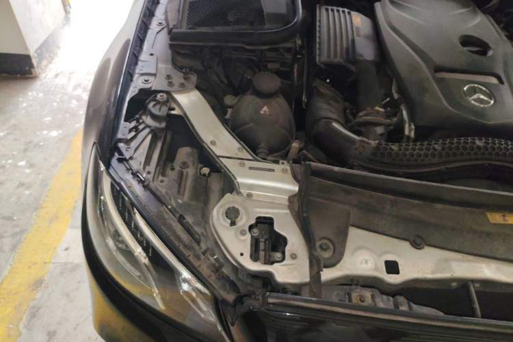 Used Mercedes-Benz E-Class 2019 E 200 L Sport Edition Engine Bay Right