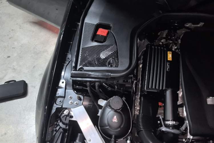 Used Mercedes-Benz E-Class 2019 E 300 L Luxury Model Engine Bay Right