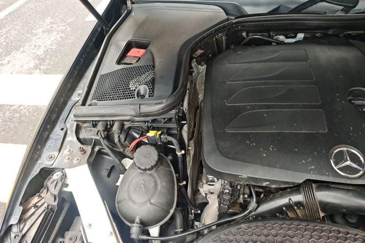 Used Mercedes-Benz E-Class 2019 E 260 L Engine Bay Right