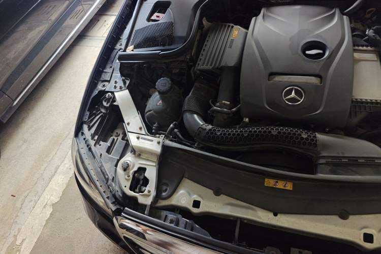 Used Mercedes-Benz E-Class 2019 E 200 L Sport Edition Engine Bay Right