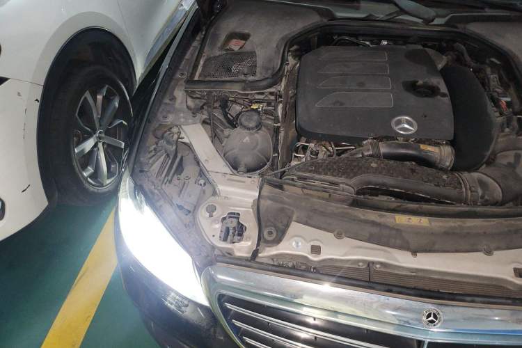 Used Mercedes-Benz E-Class 2019 E 260 L Engine Bay Right