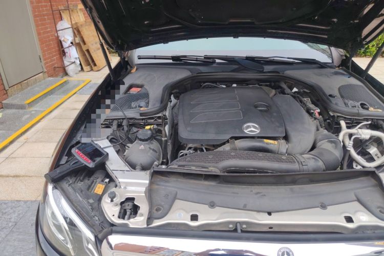 Used Mercedes-Benz E-Class 2019 Facelifted E 300 L Stylish Version Engine Bay Right