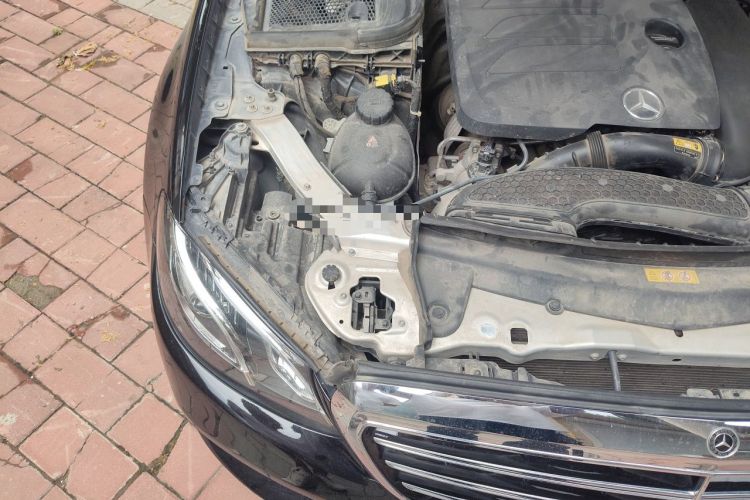 Used Mercedes-Benz E-Class 2019 E 260 L Engine Bay Right