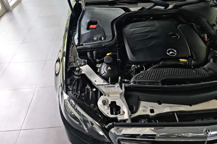 Used Mercedes-Benz E-Class 2019 Restyled E 300 L Luxury Edition Engine Bay Right