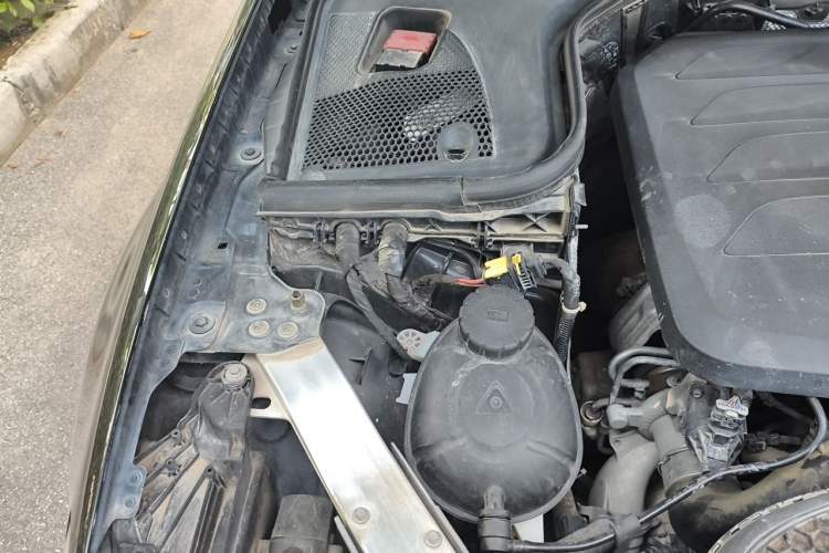 Used Mercedes-Benz E-Class 2019 E 260 L Engine Bay Right