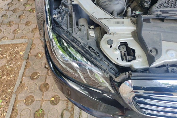 Used Mercedes-Benz E-Class 2019 Restyled E 300 L Luxury Edition Engine Bay Right