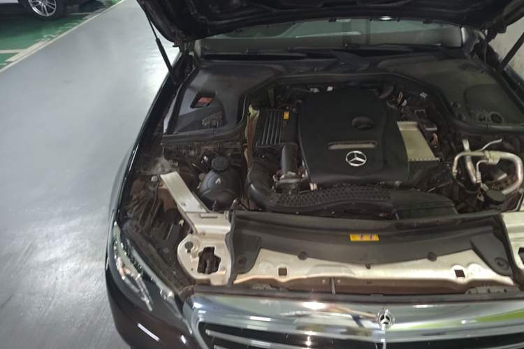 Used Mercedes-Benz E-Class 2019 E 200 L Engine Bay Right