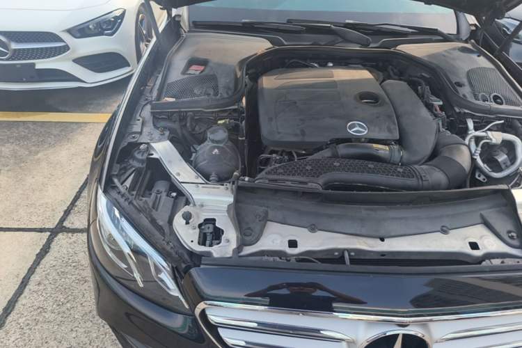 Used Mercedes-Benz E-Class 2019 Restyled E 300 L Sport Luxury Edition Engine Bay Right